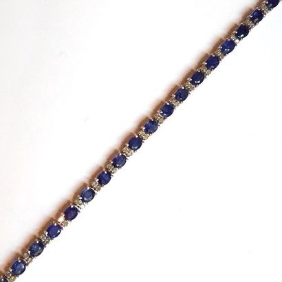 BRACELET articulé en argent (925/°°), orné...