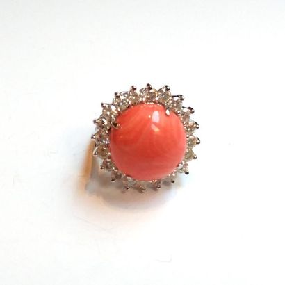 IMPOSANTE BAGUE FLEUR en or gris 18K (750/°°)...