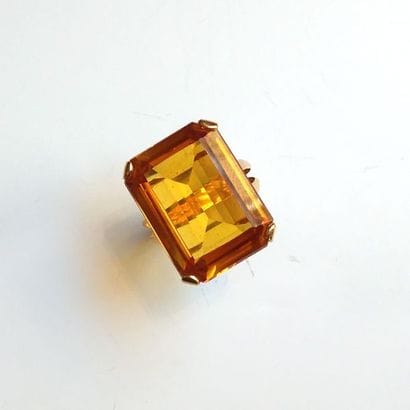 IMPOSANTE BAGUE en or jaune 18K (750/°°)...