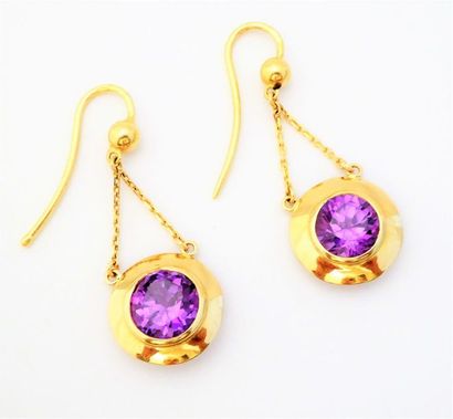 PAIRE DE PENDANTS D’OREILLES en or 18K (750/°°),...