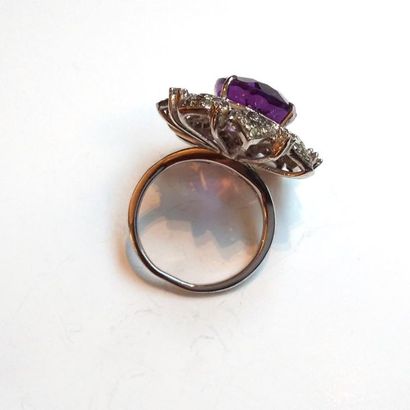 IMPORTANTE BAGUE FLEUR en argent (925/°°)...
