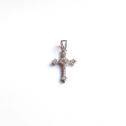 PENDENTIF CROIX en or blanc 18K (750/°°)...