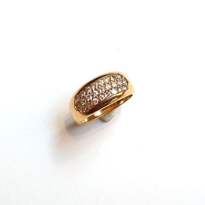 BAGUE BANDEAU or jaune 18K (750/°°) décorée...