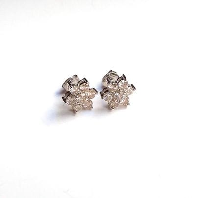 PAIRE DE PUCES D'OREILLE en or blanc 18K...