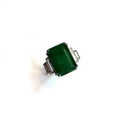 IMPORTANTE BAGUE en or gris 18k (750/°°),...