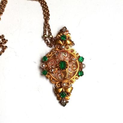 PENDENTIF en or jaune 18K (750°/°°)  en forme...