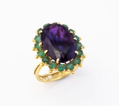 BAGUE POMPADOUR en or 18K (750/°°), ornée...