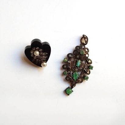 ENSEMBLE composé d'un pendentif en hématite...