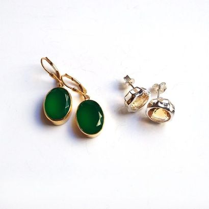 DEUX PAIRES DE BOUCLES D'OREILLE en argent...