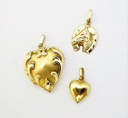 LOT DE 3 PENDENTIFS en or 18k (750/°°) composé...