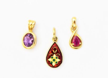 LOT DE 3 PENDENTIF en or 18k (750/°°) orné...