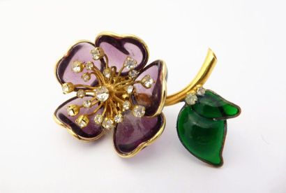 PENDENTIF de pâte de verre en métal doré...