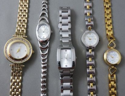 LOT de 5 Montres de Dame en métal doré ou...