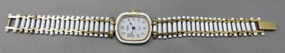 AMBRE. MONTRE BRACELET de dame en métal doré...
