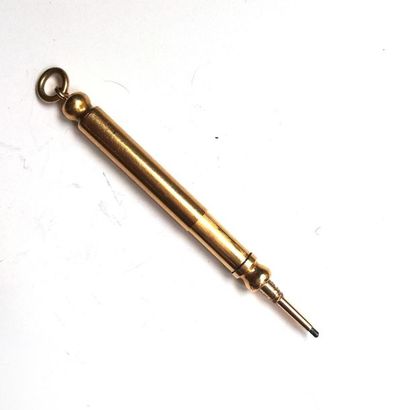 319 BIS. PORTE-MINE en or jaune 18K (750°/°°)....