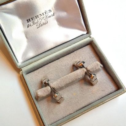 HERMES. Paire de boutons de manchette en...