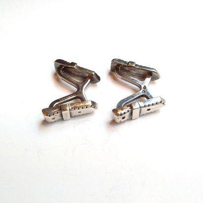 HERMES. Paire de boutons de manchette en...