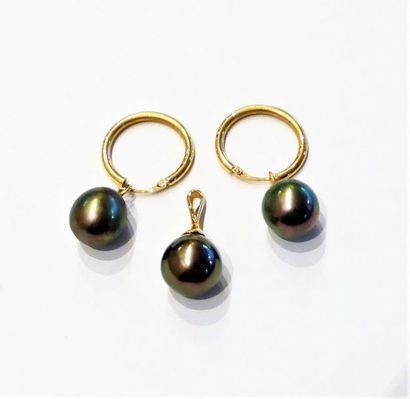 ENSEMBLE en or 18K (750/°°), composé d’une...