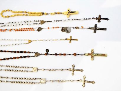 LOT DE 7 CHAPELETS ANCIENS en métal, corail,...