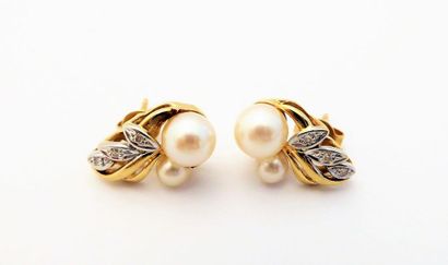 Paire de BOUCLES D’OREILLES en or 18K (750/°°),...