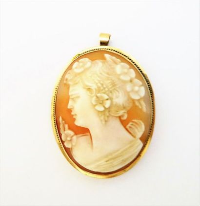 PENDENTIF-BROCHE en or 14K (585/°°), orné...