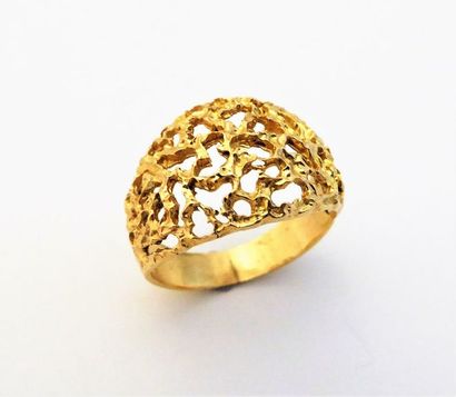 BAGUE en or 18K (750/°°), de style rocaille...