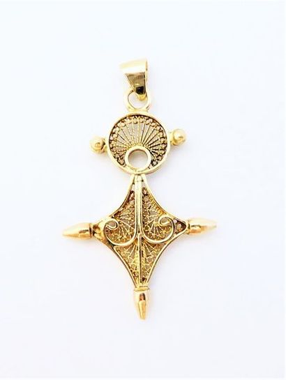 PENDENTIF en or 18K (750/°°), croix d'Agadez...