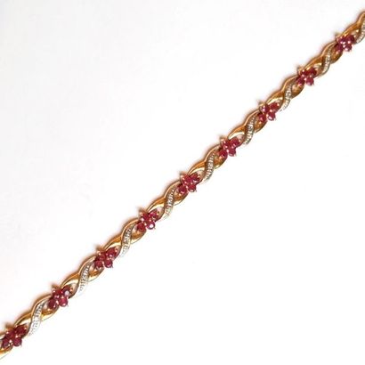 BRACELET en or jaune 18K (750/°°) décoré...