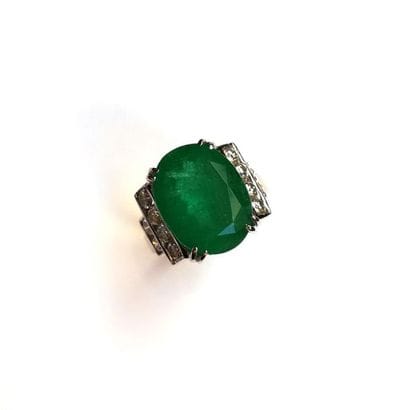 IMPORTANTE BAGUE en or gris 18k (750/°°),...