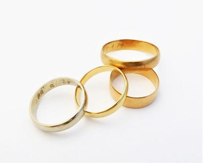 Lot de 4 ALLIANCES en or 18k (750/°°), unies,...