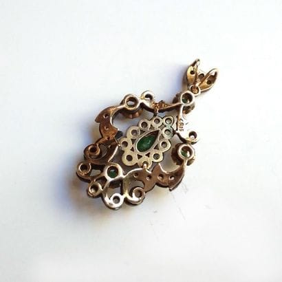 PENDENTIF en or 18K (750°/°°) et argent ornée...