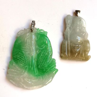 ENSEMBLE de deux pendentifs en jade ou jadéite...