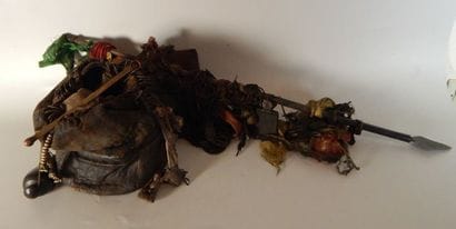 Flèche de Chaman et son petit sac. Népal,...