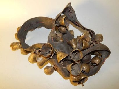 Ceinture de chaman ornée de clochettes, en...