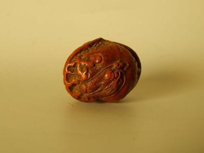 Netsuke sculpté un dragon enroulé dans une...