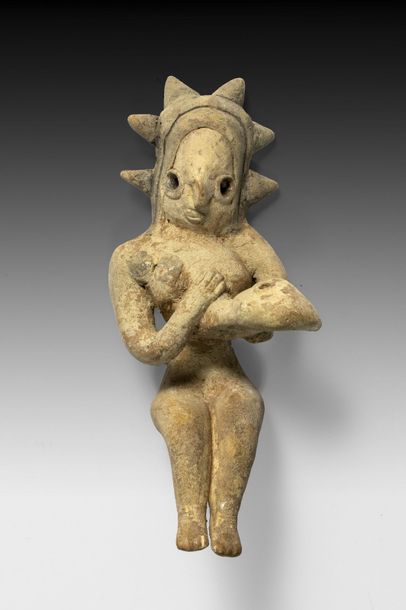 Figurine féminine assise, représentant une...