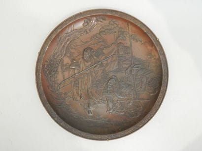 Assiette en bronze à décor de samouraïs....