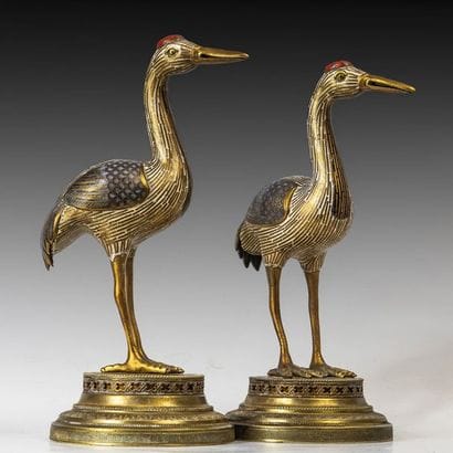 Paire de grues en émaux cloisonnés de Pékin,...