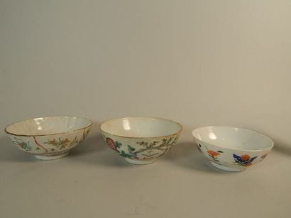 Trois coupelles en porcelaine. Chine, fin...