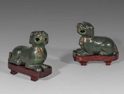 Paire de chiens porte-encens en émaux cloisonnés...