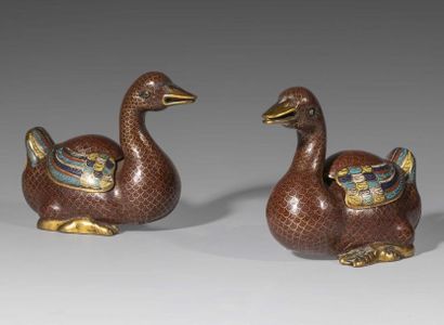 Paire de boîtes en forme de canard en émaux...