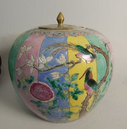 Pot à gingembre en porcelaine, à décor floral...