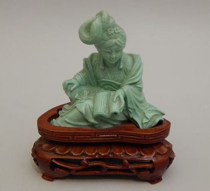 Turquoise sculptée représentant une femme...
