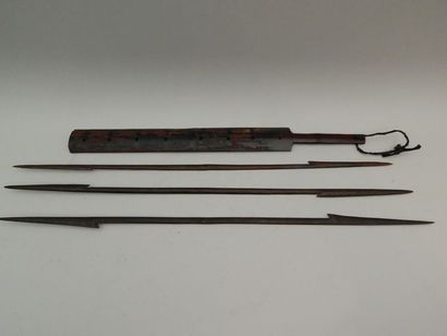 Quatre éléments de tissage en bambou. L :...