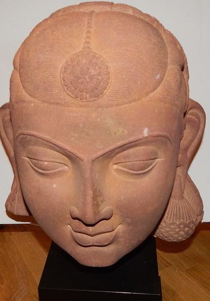 54 BIS - Tête féminine en grès rose, de style...