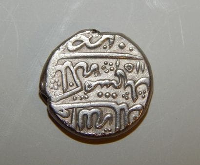 Deux monnaies de six Shahi en argent de 1151,...