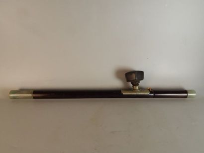 Pipe à opium en bois, avec un petit rat en...