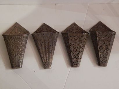 73 BIS - Quatre porte-encens en métal. Cambodge,...