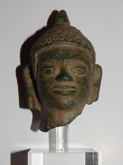Tête de bouddha, en bronze. Cambodge, XVIIIème...