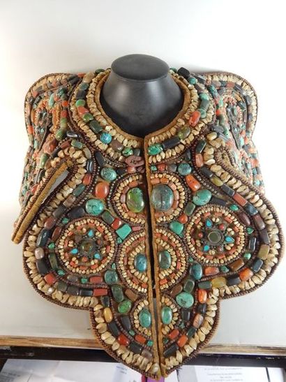 Plastron en tissu, orné de turquoises et...